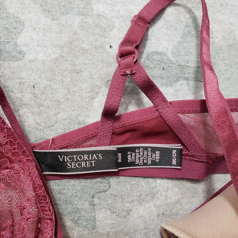 Victoria's secret‎ Bra Womens 32C Purple Very Sexy Underwired